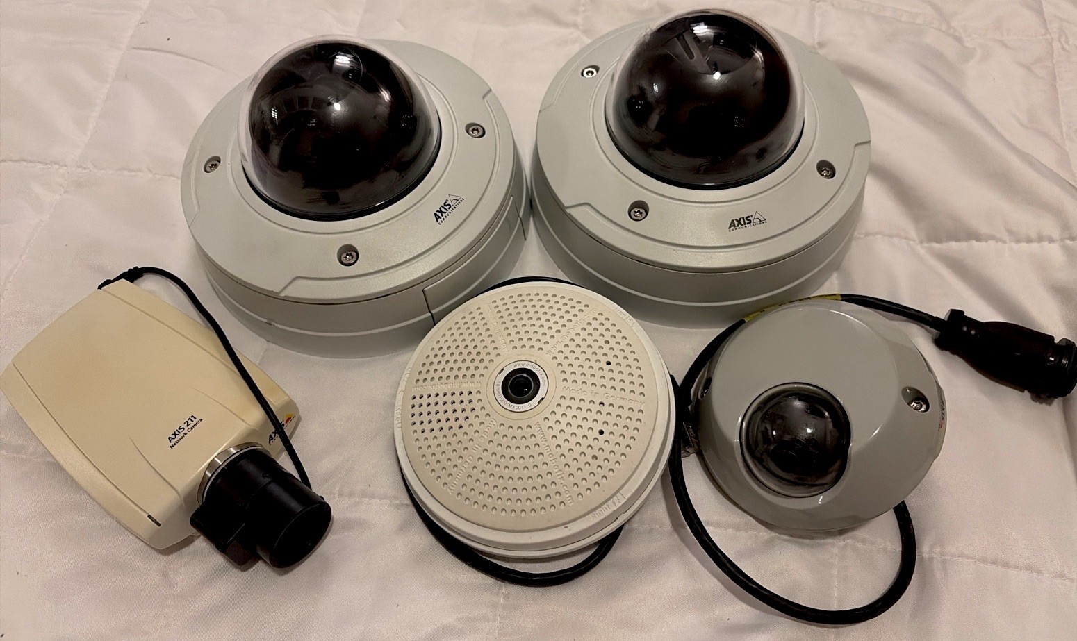 P3364 M3114 Axis 211 + Mobotix Q24
