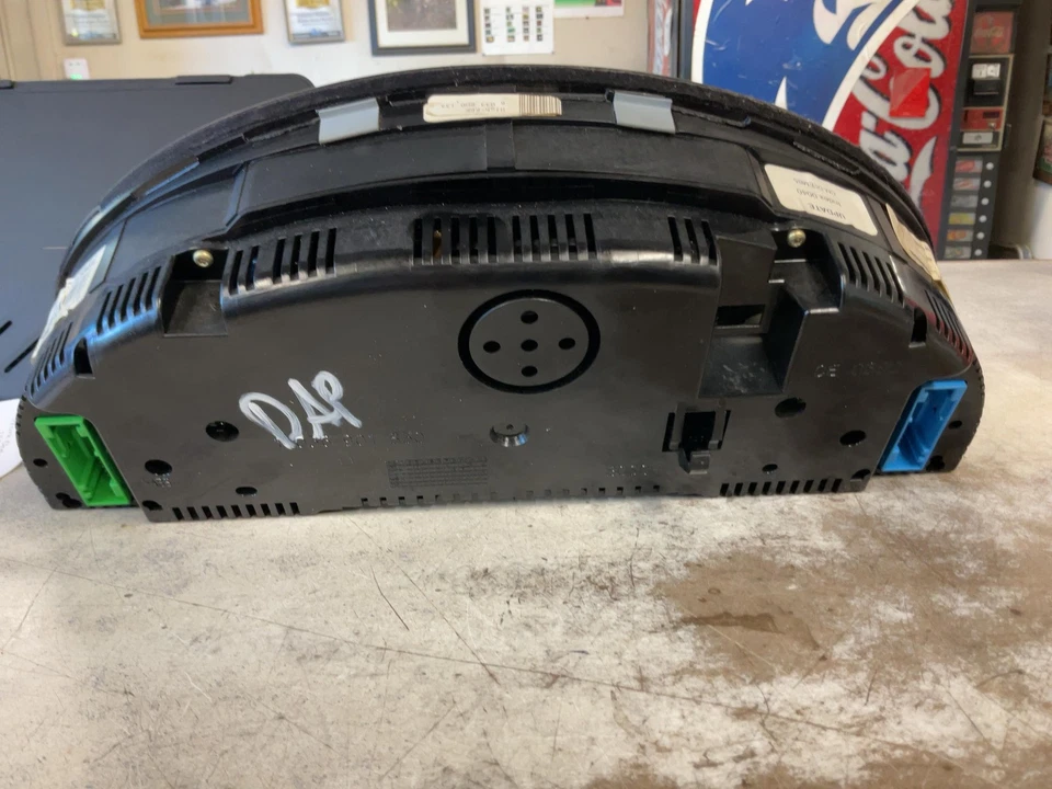 Velocímetro 2005 AUDI A4 WAGON CUADRO DE INSTRUMENTOS MPH 158 K VIN POSTERIOR Foto 2 de 4