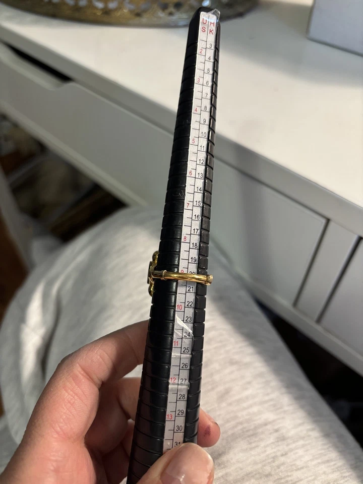 Anel Avon Vintage -Tesouro Ousado - Anel de coquetel de esmeralda falsa, tamanho 9 com tamanho - Imagem 4 de 4