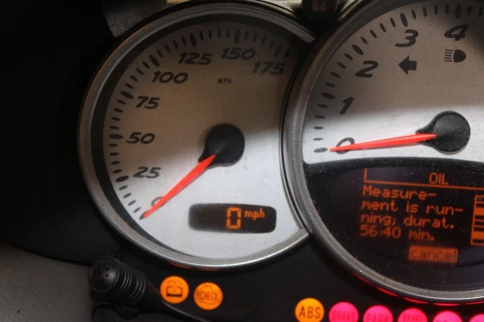 2003 PORSCHE BOXSTER 986 CONV #402 CLUSTER MPH TIPTRONIC AUTO 3.2L W/ COMPUTER - Image 3 of 4