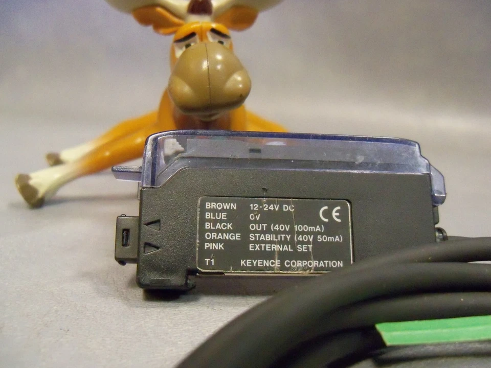 FS-T1 Keyence Photoelectric Fiber Optic Sensor 7103038  - Image 4 of 4