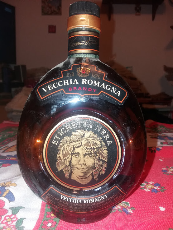 Old brandy vecchia Romagna Buton bottled etichetta nera sigillo