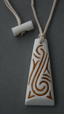 Maori Knochen Carving aus Neuseeland  ADZE   TOKI
