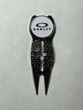 Crosshairs Divot Tool & Oakley Ellipse 1" Coin Style Golf Marker - A Beauty!