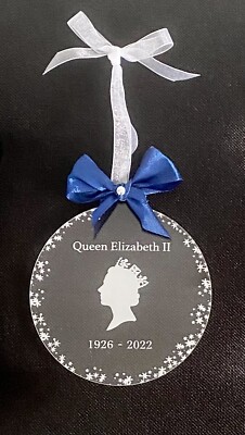 Personalisierte Christbaumkugel Queen Elizabeth II in liebevoller Erinnerung Weihnachtsgeschenk