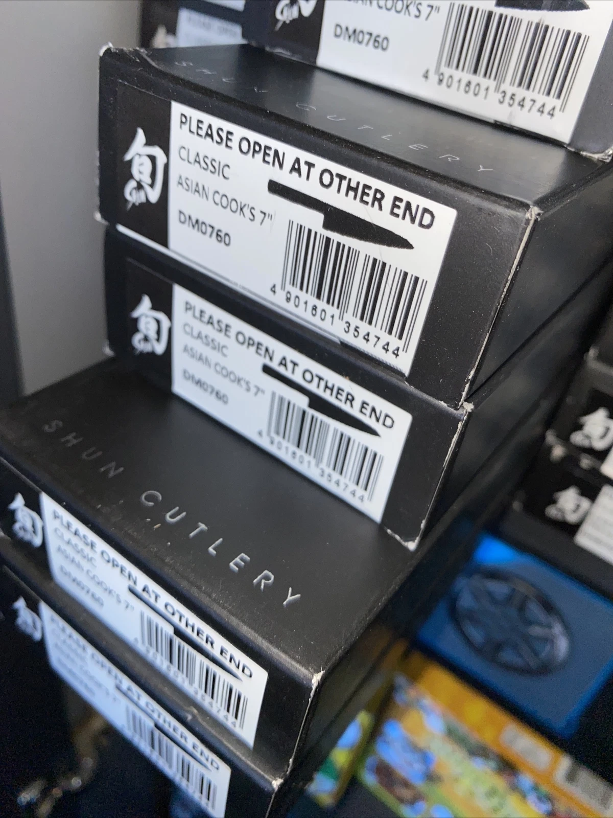 Shun Classic 7" Asian Cook's Knife - Thumbnail 4