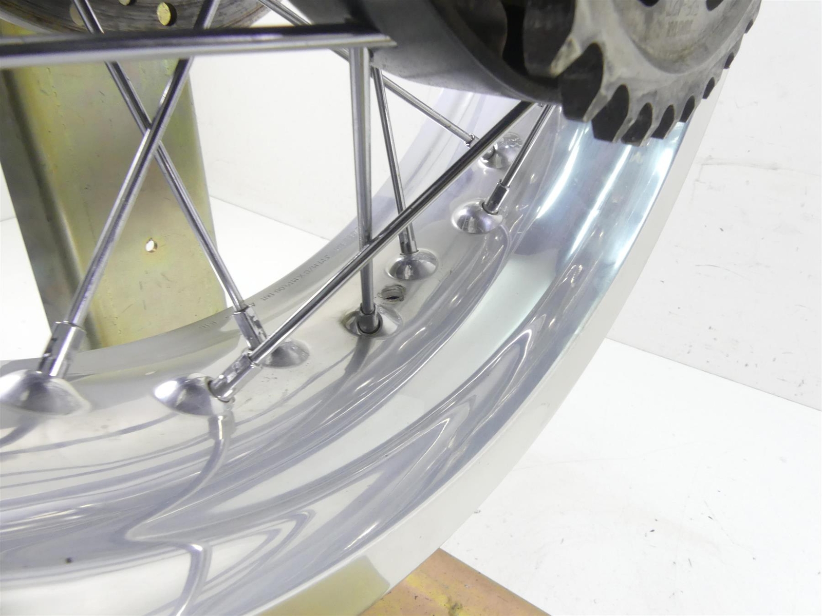 2016-2020 Triumph Thruxton R 1200 OEM Rear Rim Wheel T2019351 for 