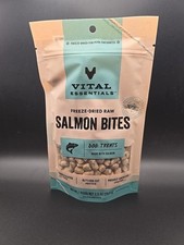 Golosinas crudas para perros Vital Essentials entrenamiento picaduras de salmón liofilizadas naturales 2,5 oz