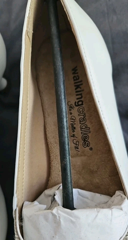 Walking Cradle Womens White& Crystal Rhinestone Bonnie Leather Pump Shoes 9 1/2W - Image 2 of 4