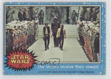 1977 Topps Star Wars The Victors Receive Their Reward #54 0e3