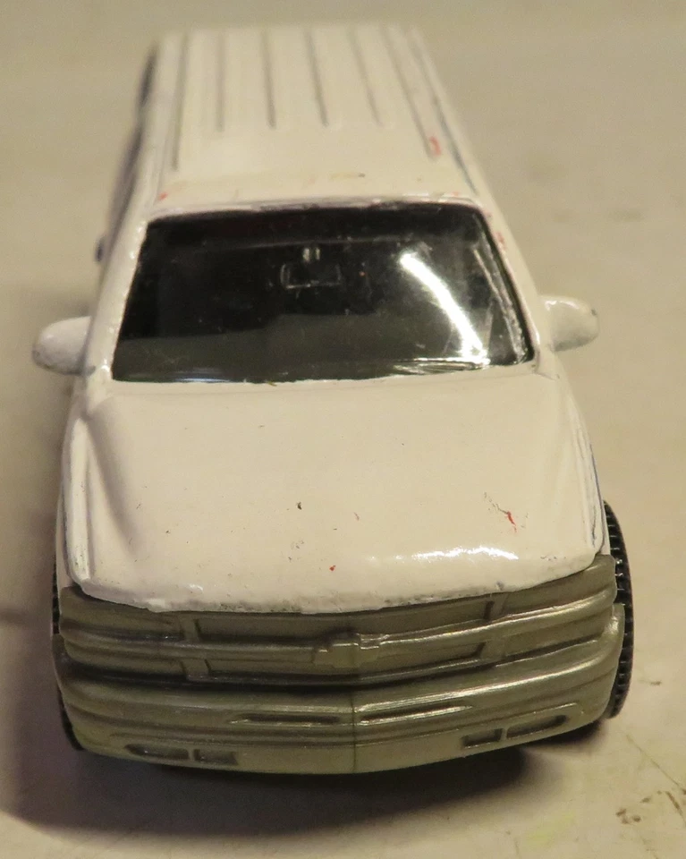 1999 MATCHBOX '00 CHEVY SUBURBAN NYPD WHITE 1:76 DIECAST 3" POLICE TRUCK W BLUE - Image 4 of 4