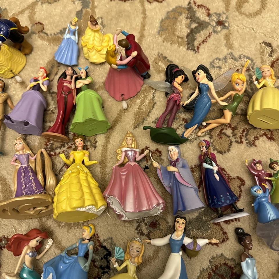 Lote de 51 bonecas princesa Disney bonecas de plástico PVC topo de bolo - Imagem 4 de 4