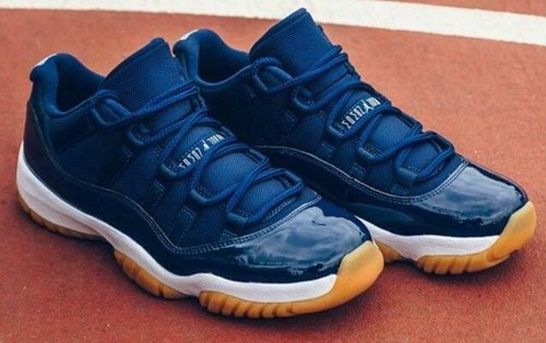 AIR JORDAN 11 RETRO LOW midnight navy 