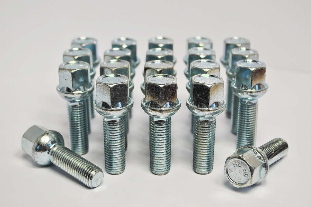 Extended Merc Mercedes Wheel Bolts M14 x 1.5 40mm Radius (Silver) eBay