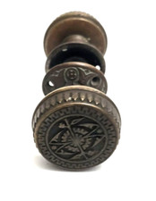 VICTORIAN BRASS DOOR KNOBS COLLECTIBLE HARDWARE MEMORABILIA