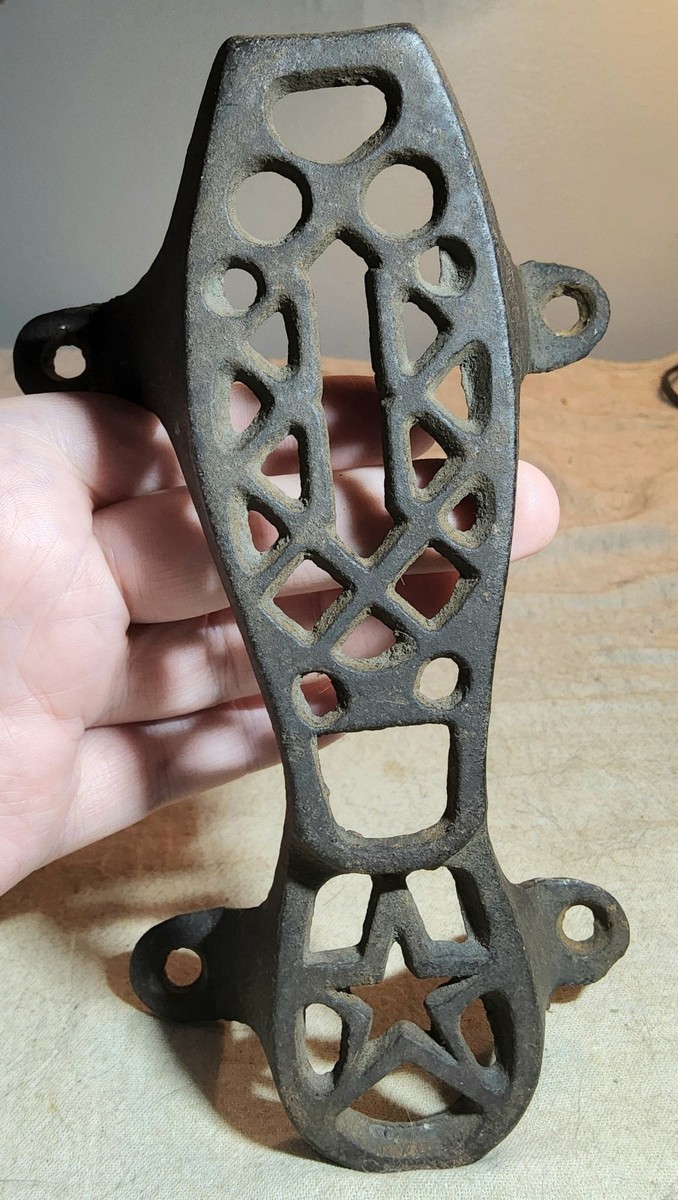 ANTIQUE CAST IRON SHOE SHINE FOOT REST STAND WITH STAR DESIGN - 7