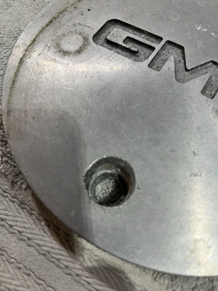 Tapa central Typhoon/syclone Foto 2 de 3