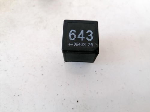 8k0951253 Relais, Arbeitsstrom v23136-b6-x72 Volkswagen Golf DE1391837-99