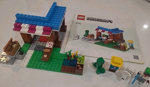 Lego Minecraft 21184 The Bakery + Lego Creator 3-in-1 31128 Dolphin & Turtle - Picture 8 of 8