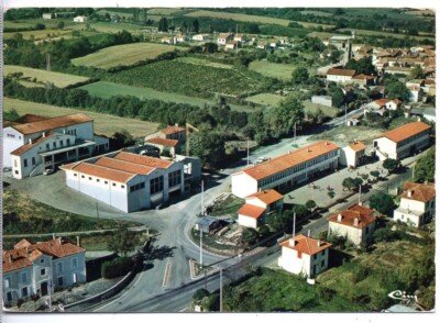JPB4352 -GEAUNE in TURSAN Luftaufnahme mit Genossenschaftskeller und C.E.G.