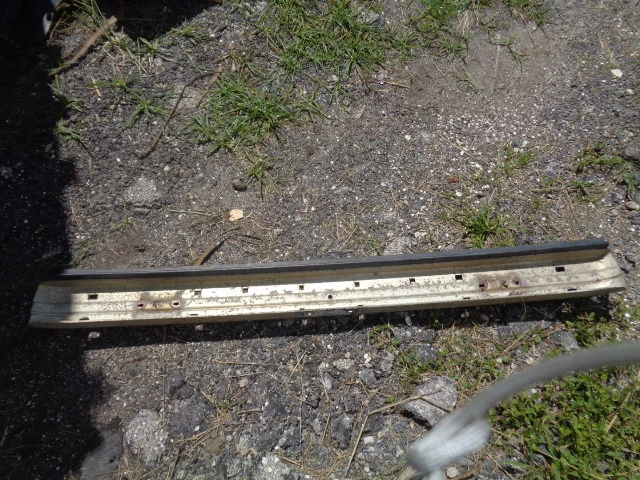 1985 AUDI 4000 1.8L MT PARA-CHOQUE TRASEIRO REFORÇO DE IMPACTO BARRA FRONTAL VERGALHÃO FABRICANTE DE EQUIPAMENTO ORIGINAL - Imagem 2 de 2