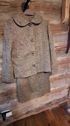 1950er Damen Tweed Rock Anzug mit Boleroweste, Handarbeit (ca. US Gr. 10) - Video 1 von 1