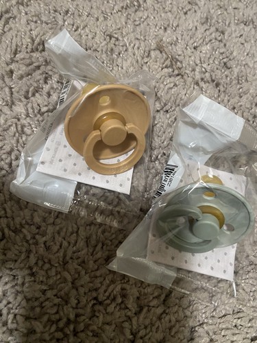 2 neue Lätzchen Farbe Latex Größe 1 und 2 Schnuller