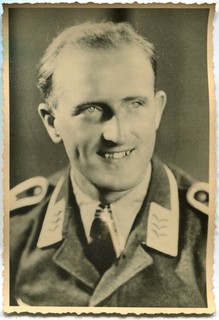 GERMAN WWII ARCHIVE PHOTO: LUFTWAFFE FLYING ACE PILOT NAME ON REVERSE