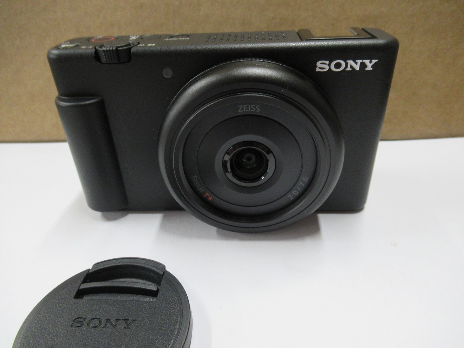 как выглядит Sony ZV-1F Vloging Camera for Content Creators Vloggers - Black ZV-1F/B фото