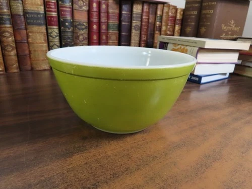 Vintage Pyrex Ovenware #402 1 1/2 QT Mixing Nesting Bowl AVOCADO Quart 402 1-1/2