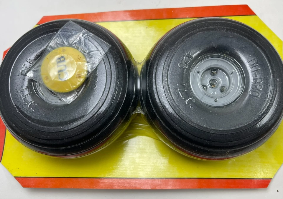 DU-BRO 425TLC RC Airplane 1/4 light weight 4.25" J-3 Cub Wheels - Image 2 of 3