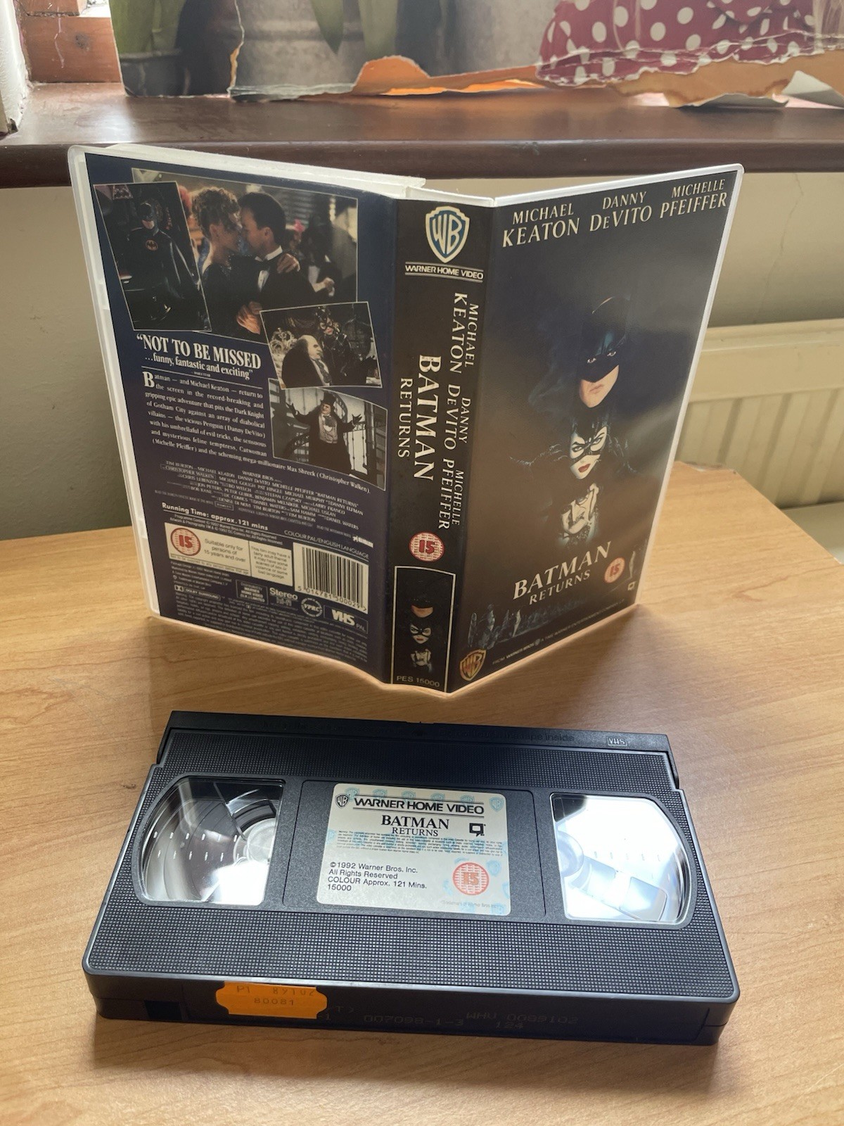 Batman Returns (VHS 1992) Michael Keaton, Danny DeVito, Michelle Pfeiffer