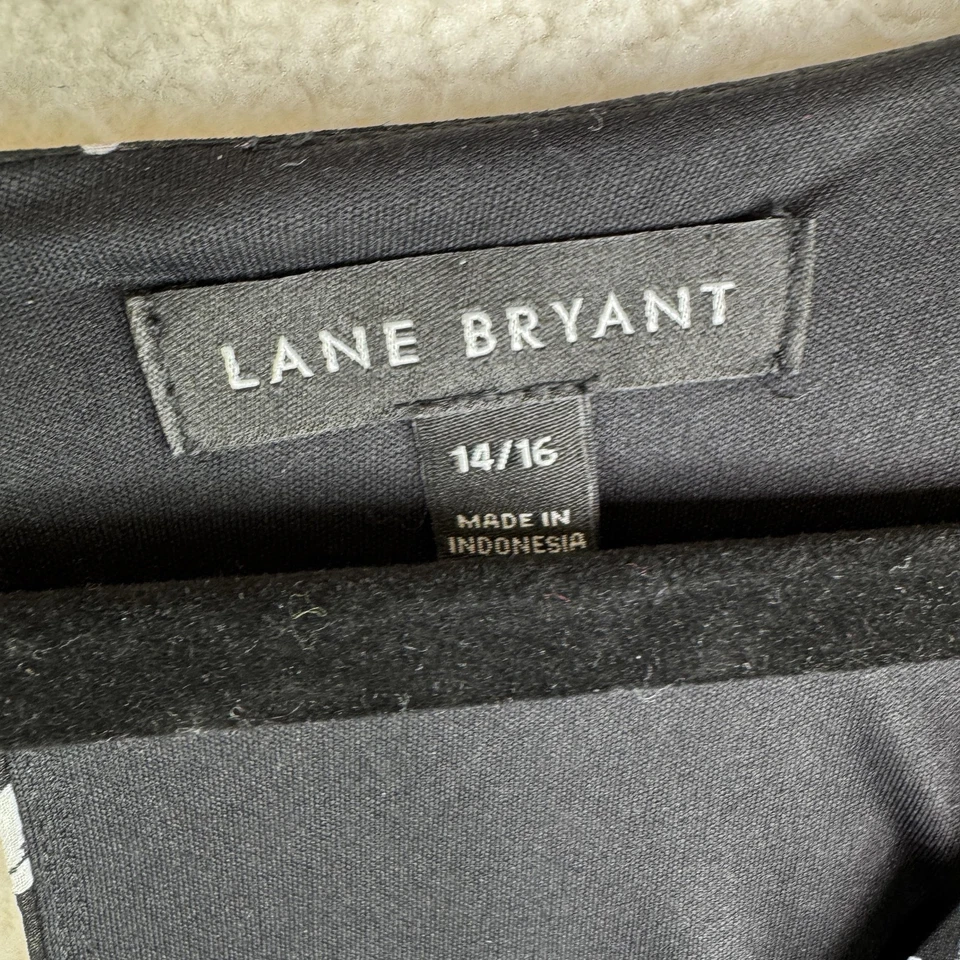 Lane Bryant Romper Womens 14/16 Black Floral V-Neck Flutter Sleeve Lined Pockets - Image 2 of 4