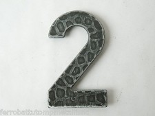 numero civico " 2 " due in ferro battuto verniciato nero a muro decorazione casa