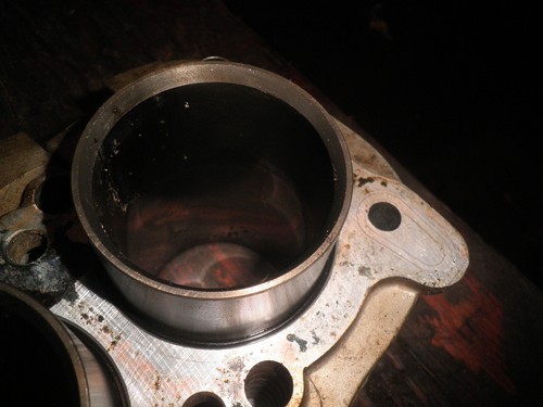 1979 Suzuki GS550 GS 550 engine jug cylinder n pistons - Picture 8 of 17
