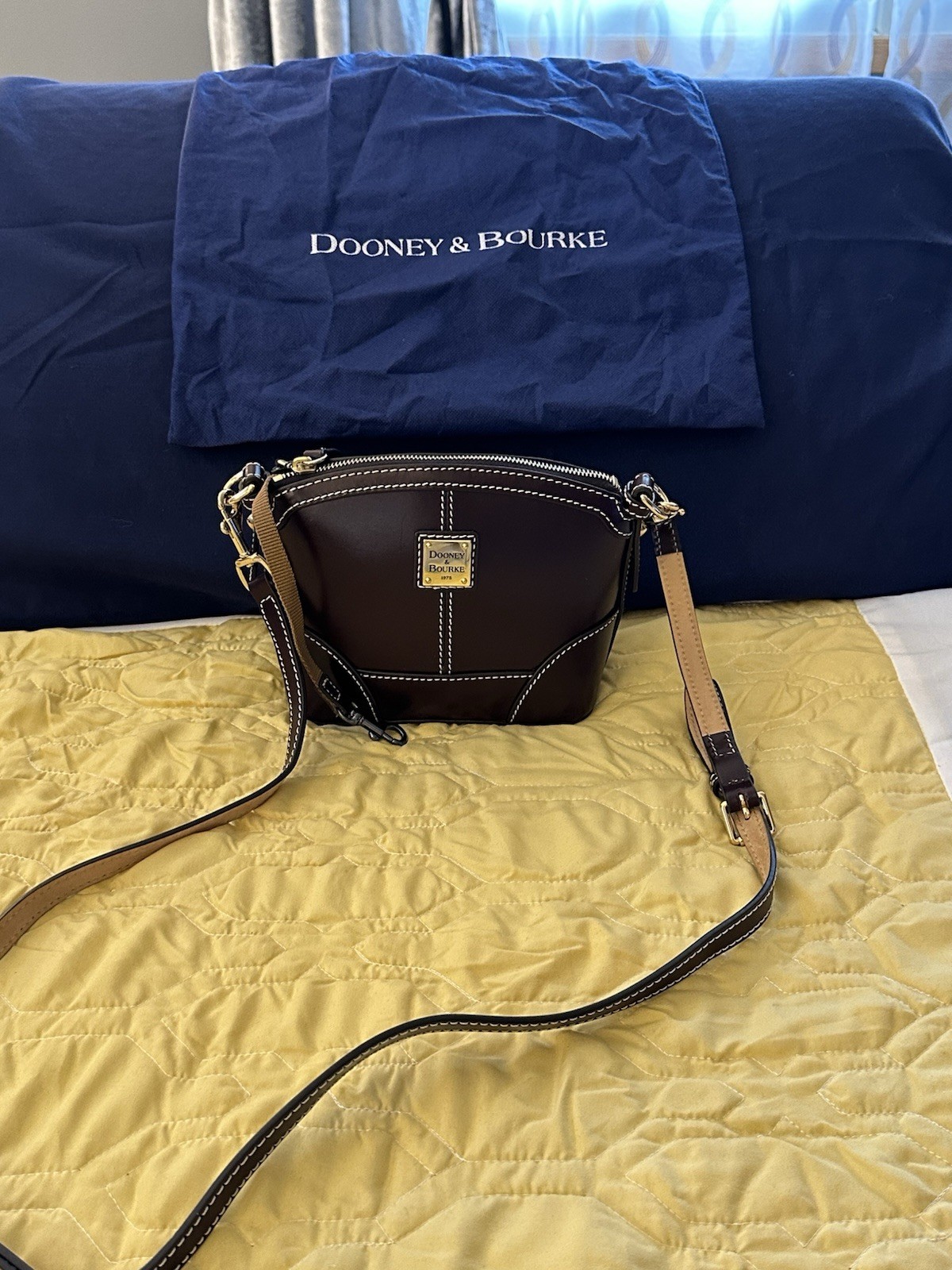 Dooney & Bourke Burgundy Crossbody bag,Zip, Gold Hardware, Adjustable Strap.