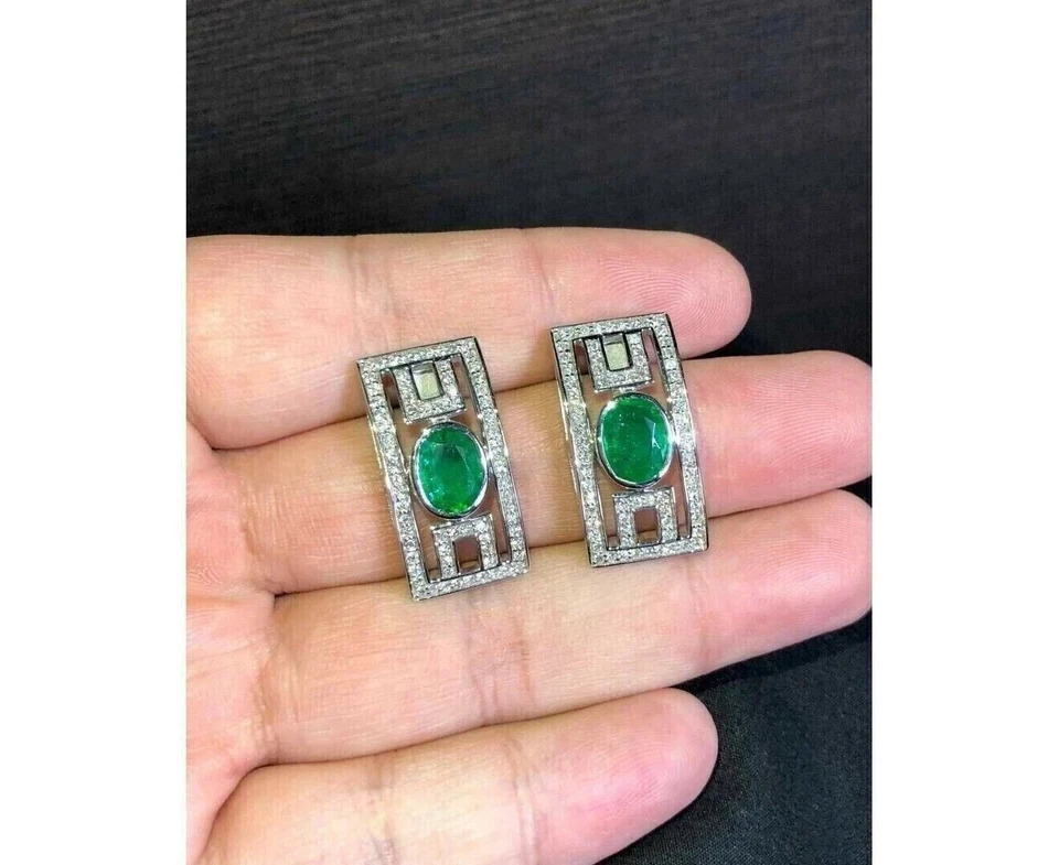 2 克拉椭圆形切割模拟绿色翡翠女式耳钉 14K 镀白金 — 第 4/4 张图片