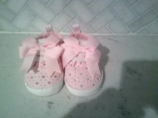 Cute baby girl crib shoes with pink heart print