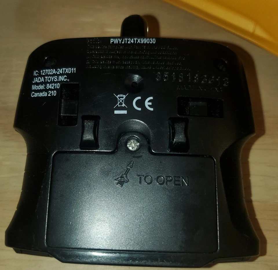 Jada Toys Chevy Camero SS 2016 RC Car Working With Remote  - Image 3 of 4