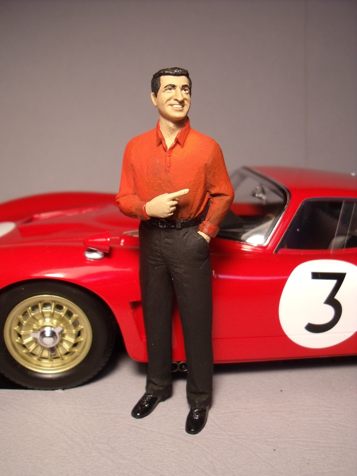 Figurine 1/18 Giotto Bizzarrini Vroom non peinte pour corriger le manque de réalisme de vos miniatures