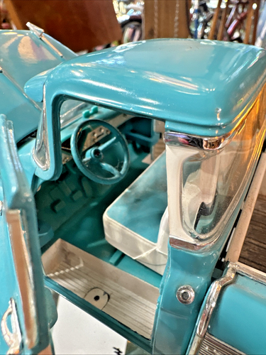 VINTAGE 1957 ERTL TWO-TONE CHEVROLET CAMEO DIE-CAST TRUCK - Picture 4 of 10