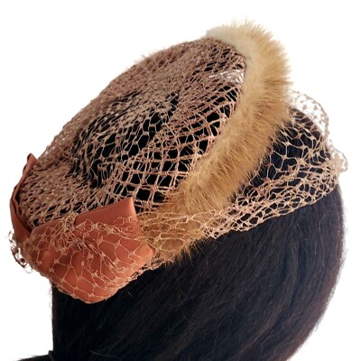 Pillbox Hat 1940s 50s Crochet Net Mink Fur Brown Satin Bow  display picture 2