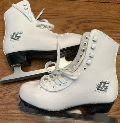 CCM Youth White Leather Lace-Up Figure Ice Skates Size 5 Pair