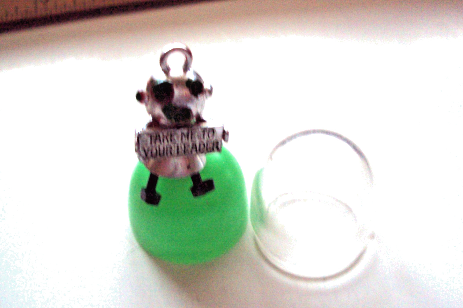 Vtg Gumball Charm Cracker Jack 60's HK TAKE ME TO YOUR LEADER DANGLY LEGS Alien