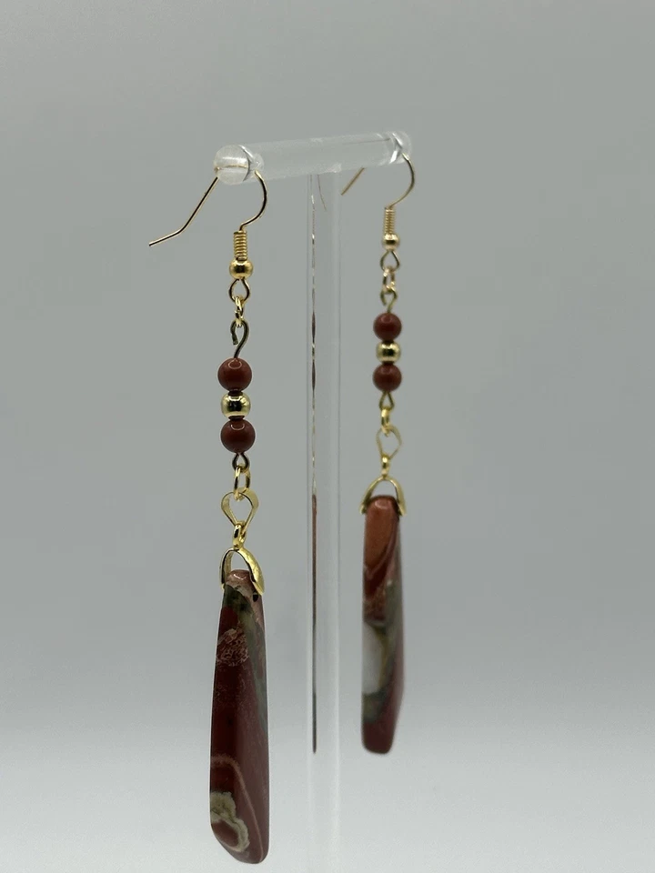 Pendientes colgantes dramáticos de jaspe rojo y sarda calcedonia Foto 3 de 4