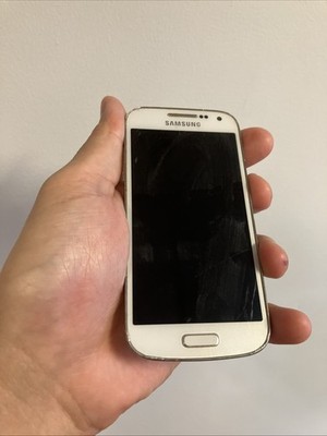 Samsung Galaxy S4 mini 8GB weiß Smartphone ohne Akku als Ersatzteilspender verkauft