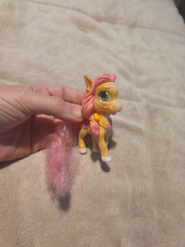 Disney Princess Palace Pets - Glitzy Glitter Petit (Belle's Pony) 3"