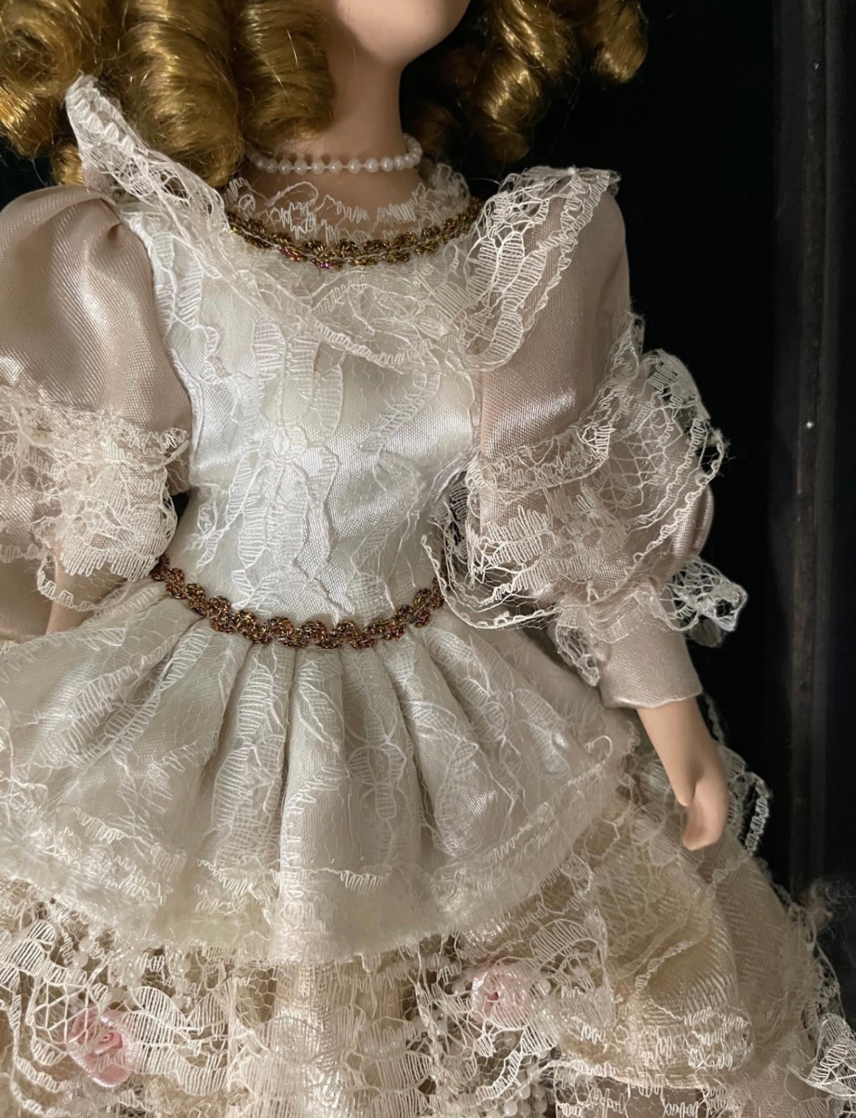 Ashley Belle LTD Ed. Vintage Collector Doll “Sofia” w/ Cabinet image 4