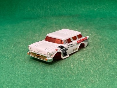 ORIGINAL AUTO WORLD X-TRACTION '57 NOMAD BODY, BADMAN WHITE/BLACK, NEW UNUSED
