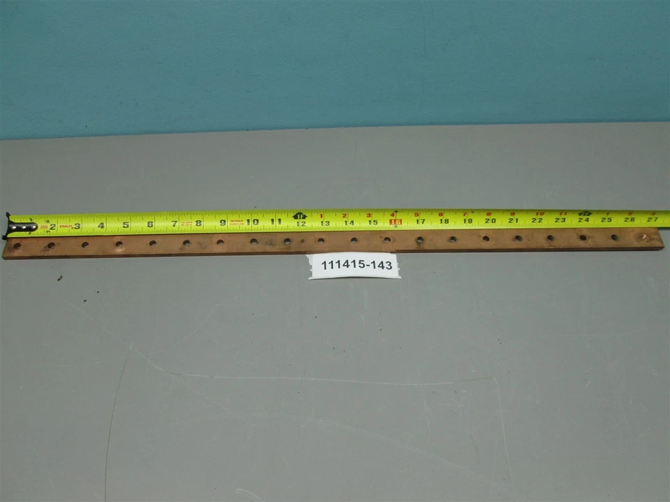 Barra colectora de cobre 27 1/4" de largo 1" de ancho 1/4" de espesor rectangular perforada Foto 2 de 2